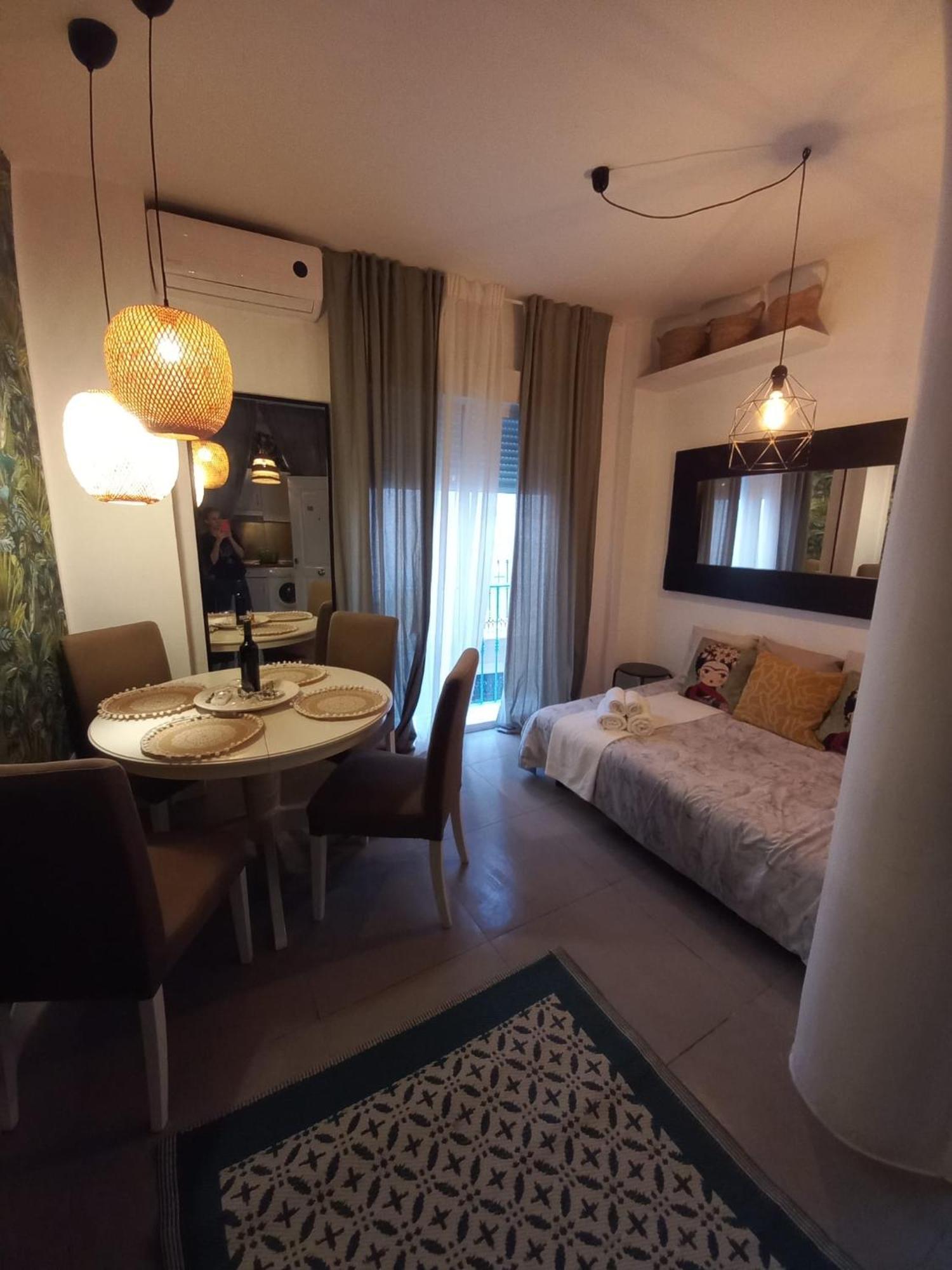 La Gitana Y El Rey Sol Apartment Малага Екстериор снимка